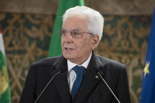 Mattarella non accoglie dimissioni Draghi e lo rinvia al Parlamento