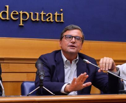 Elezioni, Calenda “Flat tax a 18 aliquote supera altre balle Salvini”