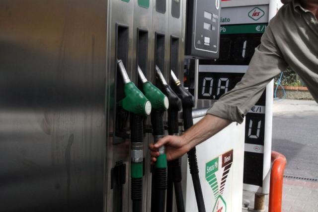 Carburanti, sconto di 30 centesimi esteso al 17 ottobre