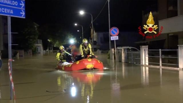 Maltempo, dieci morti per una bomba d’acqua nelle Marche