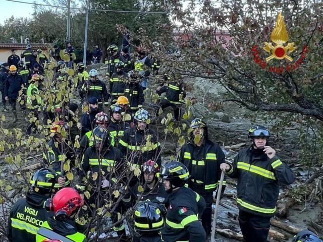 A Ischia si scava alla ricerca dell’ultima persona dispersa