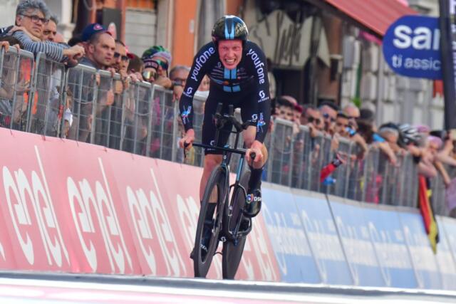 Paret-Peintre vince la 4^ tappa al Giro, Leknessund in rosa