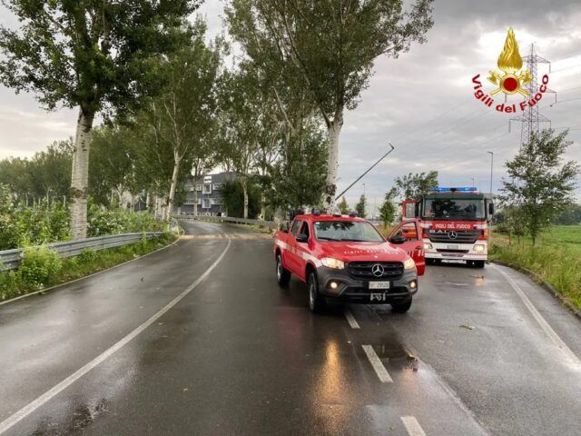 Violento temporale nella notte a Milano, morta 16enne a Brescia