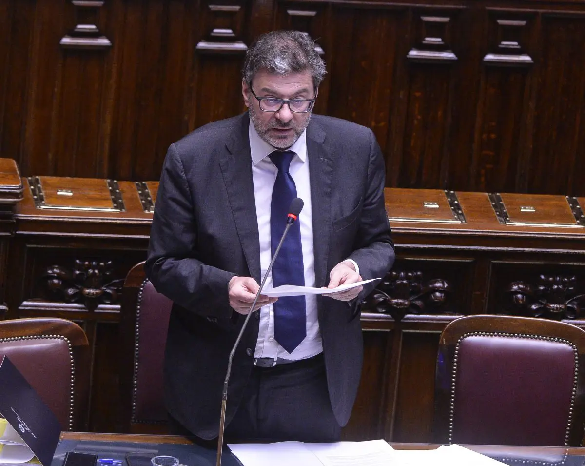 Giorgetti “Se l’Italia non tiene il debito sotto controllo non ce la fa”