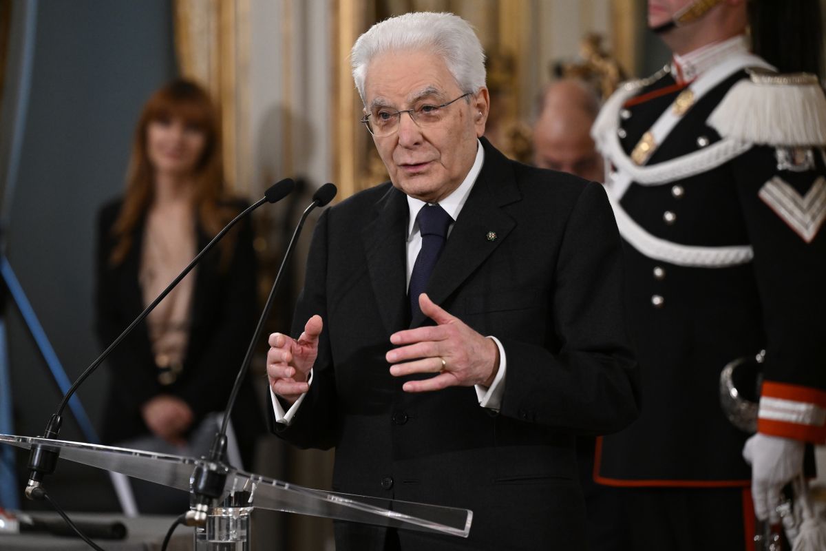 Polizia, Mattarella “Prezioso punto di riferimento al servizio della comunità”