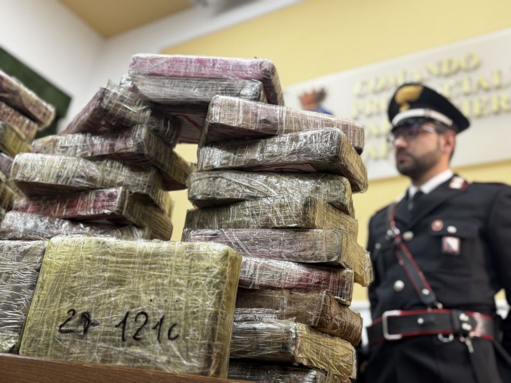 Napoli, sequestro record di oltre 80 kg di cocaina. Due in manette